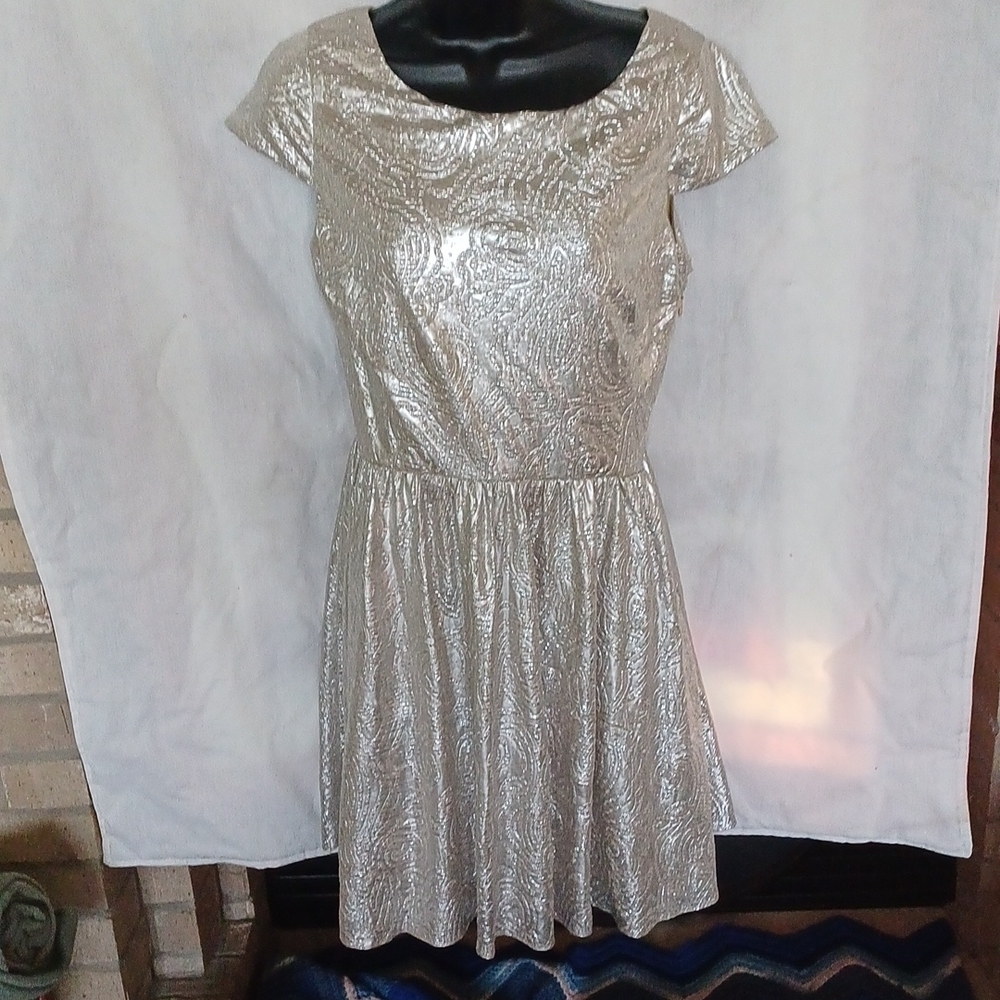 HAILEY LOGAN ADRIANNA PAPELL Metallic Silver Cocktail Dress , L